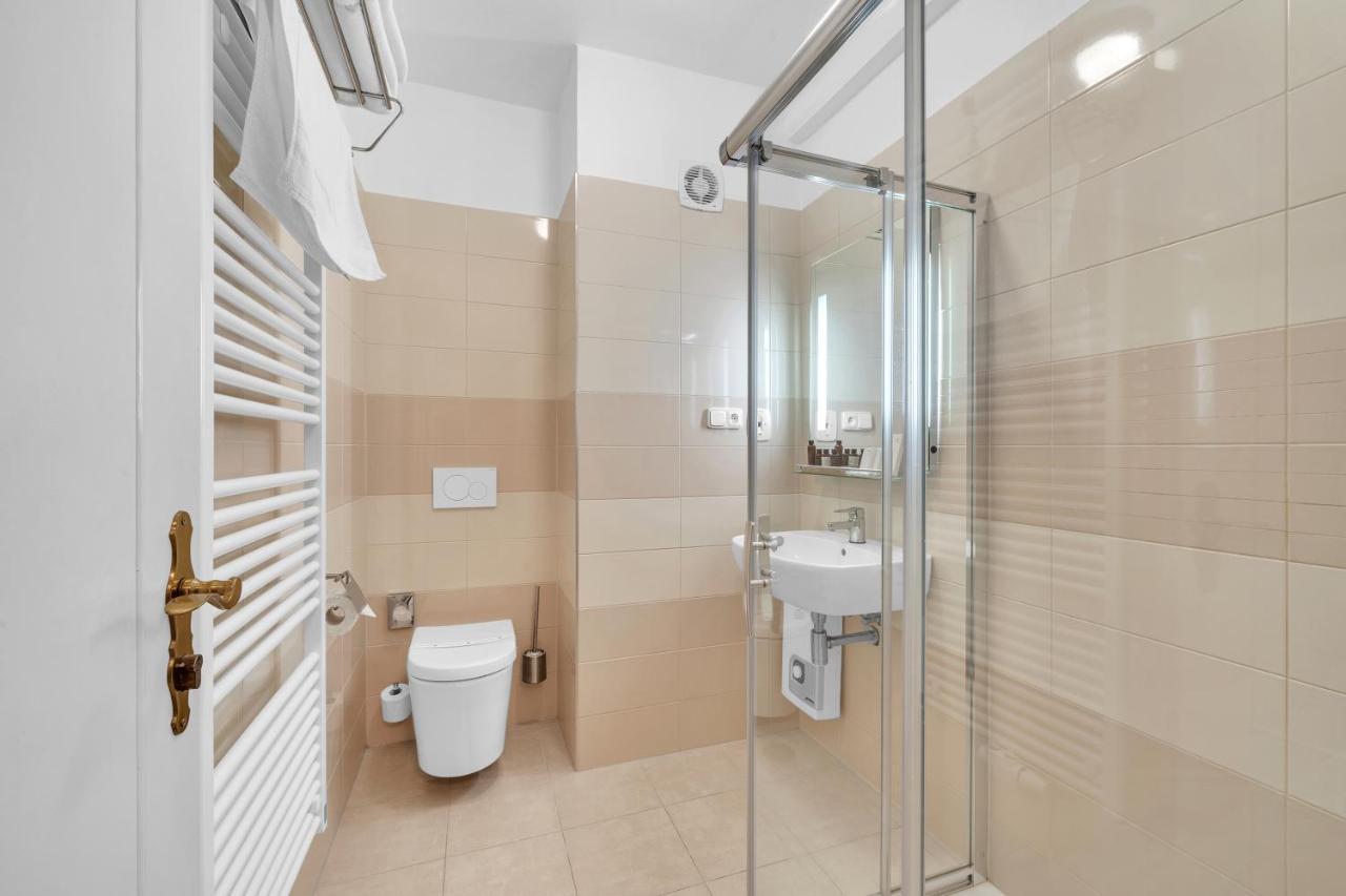Hotel Nelly Kellys Trutnov Zewnętrze zdjęcie