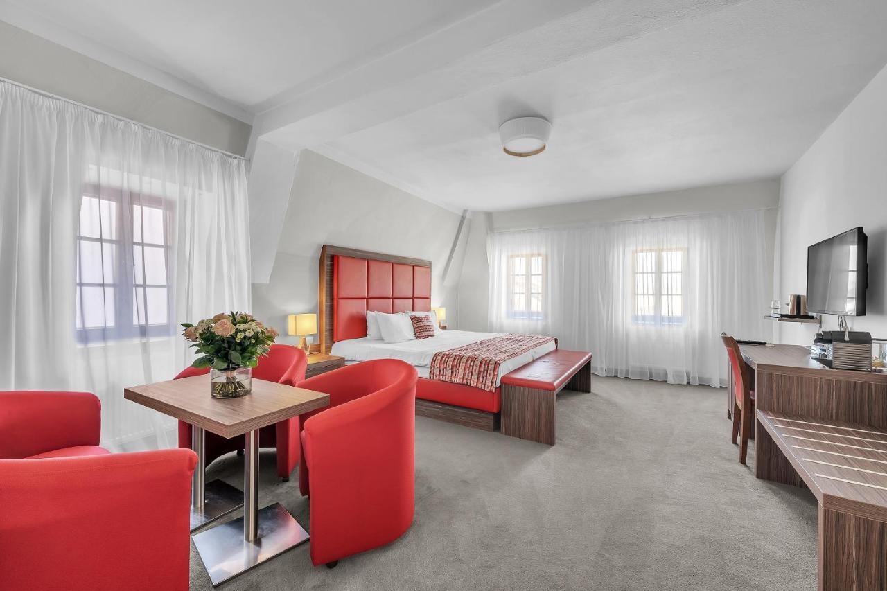 Hotel Nelly Kellys Trutnov Zewnętrze zdjęcie
