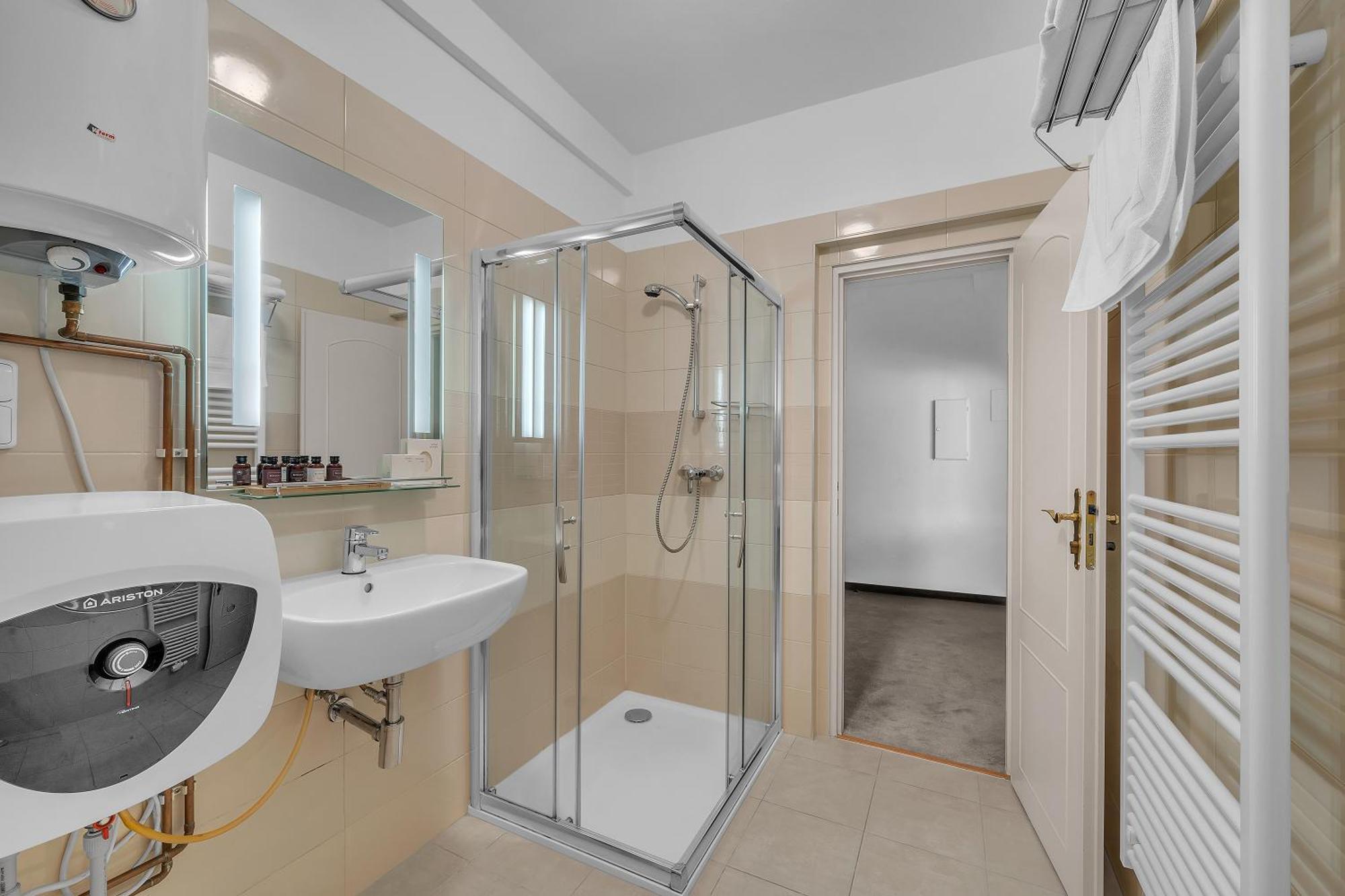 Hotel Nelly Kellys Trutnov Zewnętrze zdjęcie